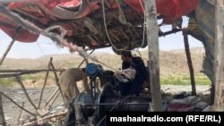 د دوکۍ د سکرو په کان کې کانکیندونکي د وروستي پاتې مزدور د ایستلو هڅې کوي - د جون ۱۳مې انځور.