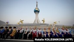 Arkadag şäherinde gurnalan dabaralaryň birinde düşürilen surat. Arhiwden alyndy.