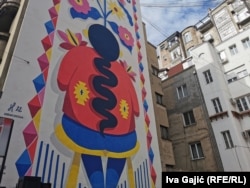 Mural koji je oslikala irska umetnica Holi Pereira u okviru Beogradskog irskog fesivala