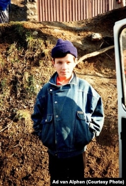 Samir Mujanoviq në Srebrenicë më 1995.