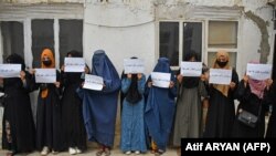 Авганистан - жени протестираат против забраната за образование