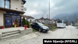 Adresa ku është e regjistruar kompania “In Turs”. Në të njëjtën adresë janë edhe zyrat e partisë “Fronti Popullor” në Rudë. 21.12.2023.