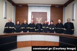 საკონსტიტუციო სასამართლოს პლენუმი: მანანა კობახიძე, მერაბ ტურავა, ევა გოცირიძე, ხვიჩა კიკილაშვილი, გიორგი თევდორაშვილი, ვასილ როინიშვილი, ირინე იმერლიშვილი, გიორგი კვერენჩხილაძე, თეიმურაზ ტუღუში