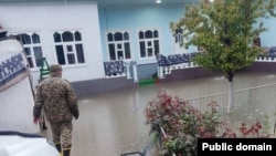 Жалал-Абад шаарындагы суу каптаган үй. 16-апрель, 2024-жыл. Сүрөт ӨКМге таандык.