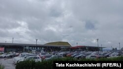 აღმოჩნდა, რომ სწორად არ არის გათვლილი პარკირების ადგილები, სადგომი ავტომობილებს ვერ იტევს.