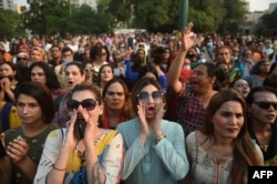 په کراچۍ کې ګڼو نرښځیانو او فعالانو د ۲۰۲۲ز کال د نومبر پر ۲۰مه د حقونو لپاره لاریون وکړ.