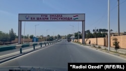 Nazirjon Toşowyň aslynyň Tursunzoda şäherindendigi aýdylýar.