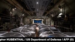 Ndihma humanitare e SHBA-së që është lëshuar me parashuta ne territorin e Gazës.
