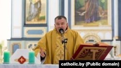 Зьнволены ксёндз Генрых Акалатовіч, архіўнае фота 