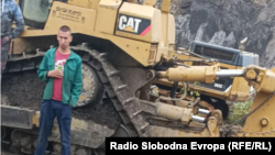 Jedna od mašina sa natpisom "Inkop Ćuprija" fotografisana po tvrdnjama mještana na kopu uglja u Bistrici, Prijedor, 5. oktobra 2023.