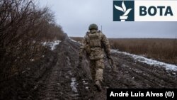 Një ushtar ukrainas në Avdijivka. Fotografi ilustruese nga arkivi. 