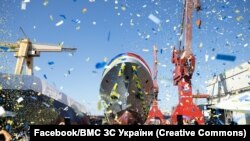 Түркияда жасалган “Гетьман Іван Виговський” (“Гетман Иван Выговский”) деп аталган украиндик чакан согуштук кеме деңизге салтанат менен узатылды. Стамбул, Түркия. 01.8.2024.