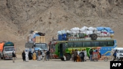 رئیس مهاجرین نیمروز می‌گوید که طی دو ماه بیش از صدهزار مهاجر از ایران برگشته‌اند.