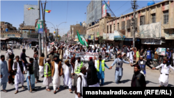 د اکتوبر پر لومړۍ نېټه د سني ډلو غړو او پلویانو په کوټه کې لاریون وکړ.