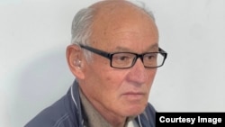 Өндүрүш Токтонасыров Биринчи май райондук сотунда. 2-ноябрь, 2023-жыл. (Сүрөт укук коргоочу Г. Абдирасуловага таандык)