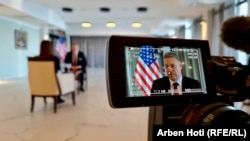 Илустрација - Фотографија од интервјуто на Габриел Ескобар за Радио Слободна Европа 