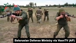 Soldați belaruși participă la un antrenament organizat de grupul rus de mercenari Wagner în 2023. 