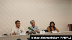 Асел Ногойбаеванын бычакталышы боюнча маалымат жыйында тартылган сүрөт.