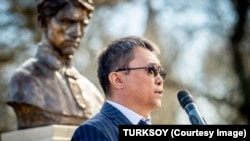 Толукбек Байзак.