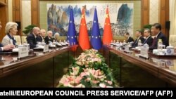 Кинески и европски дипломати на состанок (архивска фотографија)