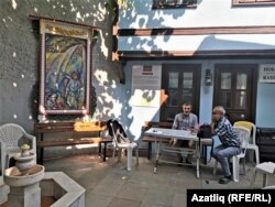 Казан татарлары музее ишегалдында