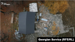 ქოროღოს კომპლექსი - შედგება ეკლესიისგან, ზურგიანი კოშკისგან, რომელიც რეაბილიტაციისას დაინგრა, პატარა სამლოცველოსგან, აკლდამისგან, სავარაუდოდ, საერო ფუნქციის შენობისა და გალავნისგან. აეროფოტო. 27 ოქტომბერი, 2023 წელი