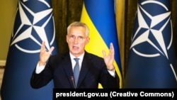 Fostul secretar general al NATO, Jens Stoltenberg, în timpul vizitei sale în Ucraina, pe 28 septembrie 2023