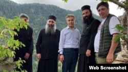 ბიძინა ივანიშვილი (შუაში) და სოსო ტყემალაძე (მარჯვნივ). ფოტო არქივიდან