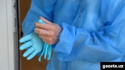 Өзбекстандагы медициналык кызматкер