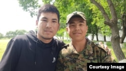 Калыс Абдыкабылов (в военной форме), фото предоставлено родственниками.