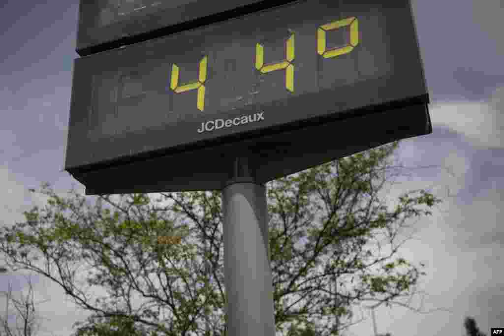 Temperatura izmjerena u Sevilji, Španija, još prvih dana toplotnog talasa, 12. juli 2022.