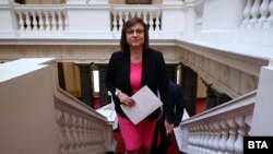 Корнелија Нинова