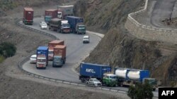 تورخم ته روان ټرکونه - انځور له ارشيفه 