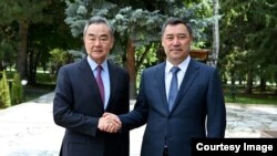 Садыр Жапаров  Кытайдын тышкы иштер министри Ван Ини кабыл алды. 30-июль, 2022. Чолпон-Ата.