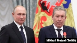ვლადიმირ პუტინი და "ლუკოილის" აღმასრულებელი დირექტორი, რავილ მაგანოვი. 2019 წლის 11 ნოემბერი