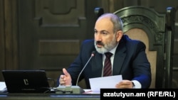Премьер-министр Никол Пашинян на заседании правительства (архив)