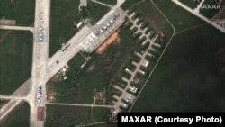 Baza aeriană rusă de la Saki, din peninsula Crimeea: imaginea din 16 mai 2022 arată amplasarea avioanelor militare.