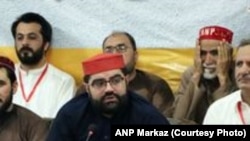  اېمل ولي خان وايي چې پوځ دي خپل اصلي دنده پر مخ یوسي کومه چې د ملک د امنیت ساتل دي: د ارشیف انځور 