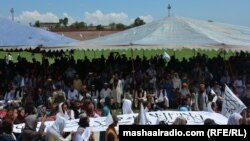 خوست کې طالبانو د خپلواکۍ ورځې په مناسبت خپل سپین بیرغ وښود - د اګست ۱۹مې انځور.