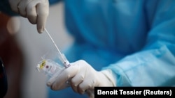 კორონავირუსის ტესტისთვის საჭიროა კომპლექსური სუფთა რეაგენტები - ფერმენტები, სინჯები, პრაიმერები, რომლებიც დეფიციტად იქცა COVID-19-ის პანდემიიის პირობებში.