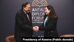 Takimi mes presidentes së Kosovës, Vjosa Osmani, dhe ministrit të Jashtëm, Ali Yousif Ahmed Al Sharif, më 12 prill 2025.