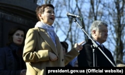 Оксана Забужко, лауреатка Шевченківської премії, виголошує промову на Тарасовій горі у Каневі. 9 березня 2019 року