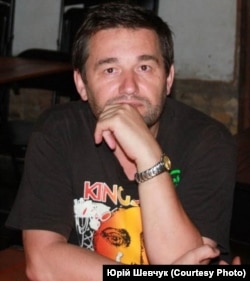 Автор статті Юрій Шевчук, професор Колумбійського університету, український мовознавець, журналіст