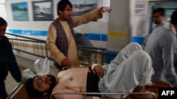 عکس: یکی از افرادی که در حملات اخیر در شمال افغانستان جراحت برداشته است.