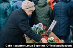 უკრაინაში დუღუპული ჯარისკაცის გასვენება. 2022 წ. 6 მარტი, ბურიატია