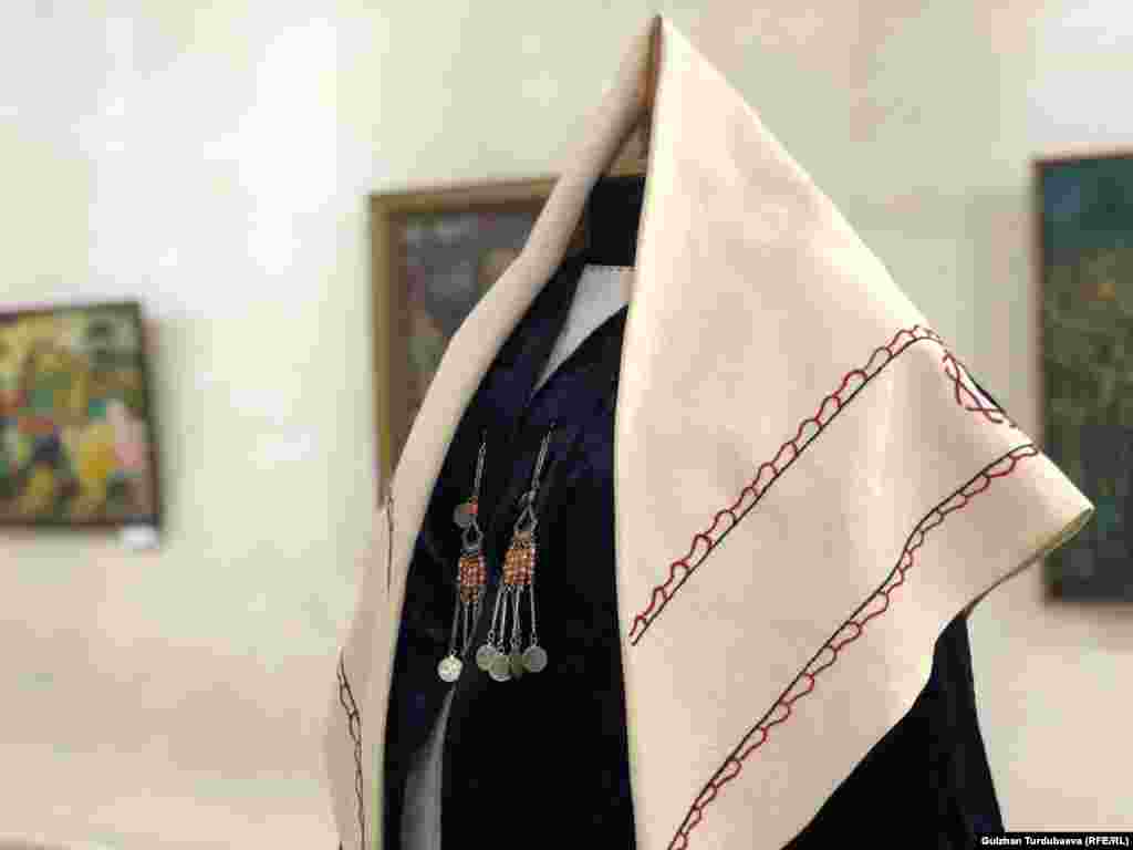 Работа &ldquo;Элестер&rdquo; ("Силуэты").