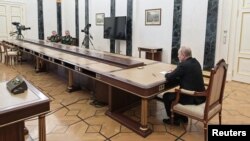 Владимир Путин генераллар: Шойгу һәм Герасимов белән