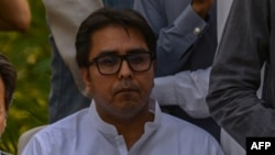 شهباز ګېل د پاکستان تحریک انصاف د مشر عمران خان د چارو دفتر مشر او نېږدې سلاکاردی - پخوانی انځور.