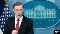 Жейк Салливан.