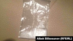 Синтетикалык баңгизат салынган баштыкча. Сүрөт маңзат сатылган "Телеграм" каналдан алынды.